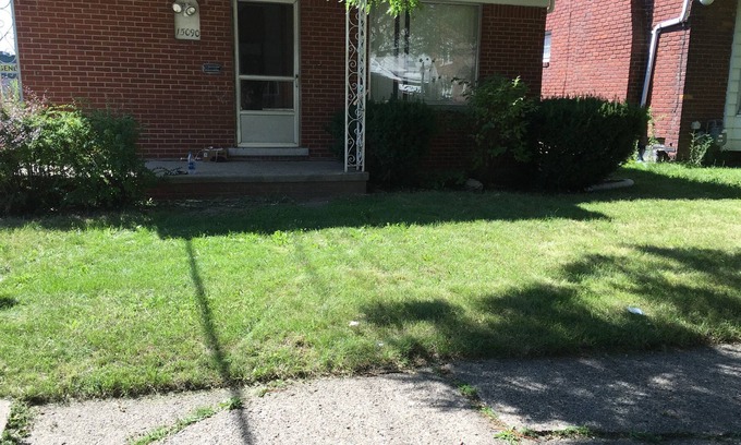 Detroit House | Entire pet friendly single home. 3 Bedrooms.Sleeps up to 10 people.