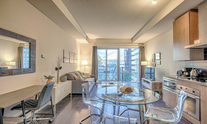 Toronto Entertainment District Condo | Entire Unit - CN Tower View - Lux. 1 BR DT Condo across CN Tower/MTCC