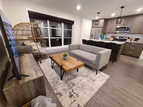Regina House | Entire Upper Level Suite - East Regina