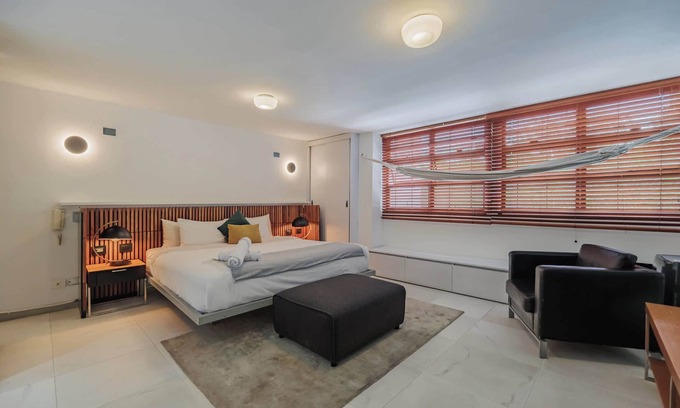 El Poblado Apartment | |EP| Central Provenza Apt w/Jacuzzi, AC/Desk