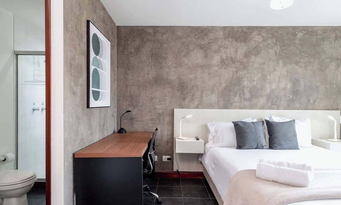 Las Lomas I Apartment | |EP| Comfy Unit w/Rooftop Pool, Gym, Views, Desk