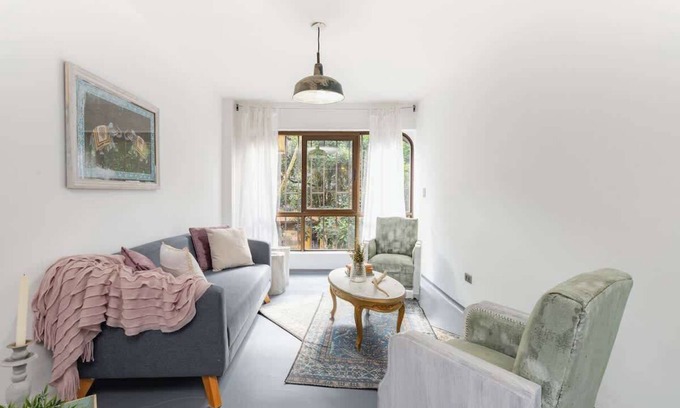 Manrique Apartment | |EP| Provenza Paradise: Apt w/Balcony, Desk