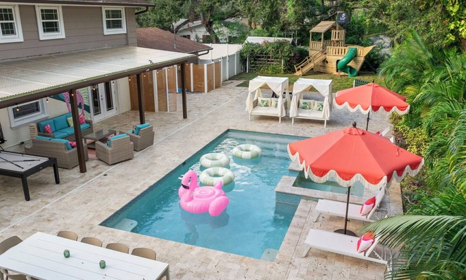 Clearwater House | Epic 5BR w/Mini Golf + Heated Pool + Game Room