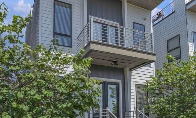 Edgehill House | Epic Gulch Home With Skyline Views
