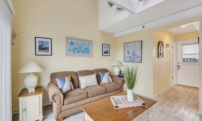 Napeague Apartment | Epic Nearshore 1BRw/Loft+ Heated Pool&Tennis Club
