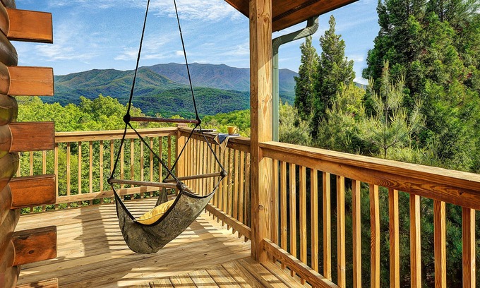 Gatlinburg - Pigeon Forge Cabin | EPIC SMOKY'S FALL COLOR in your Backyard! Hot Tub, H. Theatre! Coveted Location