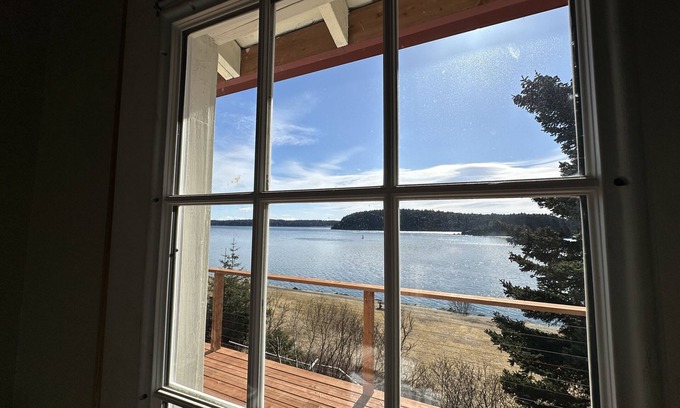 Kodiak House | Epic view at your doorstep water vista 2 bedroom walking distance to town