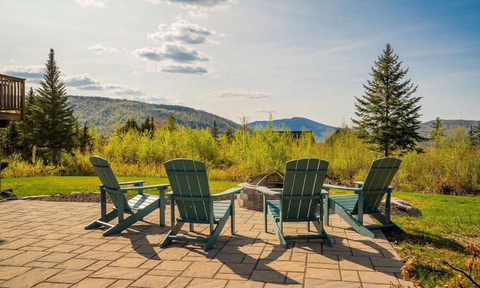 Sunday River Area Cabin | Epic Views, Hot Tub, GameRoom & Bar, FirePit, Pets Ok, Sunday River
