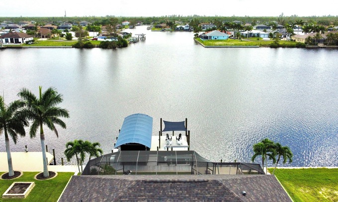 Burnt Store House | EPIC VIEWS! HUGE DOCK! Direct Salt Water Access - Water Front & Peaceful