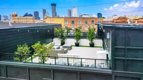 Faubourg Lafayette House | Equator 3 Bedroom Rooftop Villa