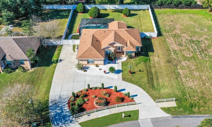 Ocala House | Equestrian Paradise w/Swimming Pool 12 min to WEC Walk to Food, Mall, Shops