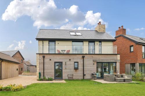 Holworth House | Equinox