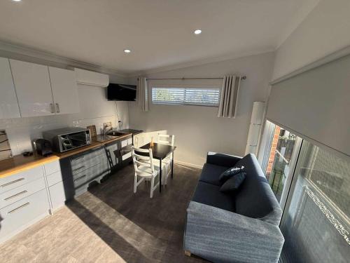 Australind Apartment | Erin's Bunker Charming Chalet next to Golf Club
