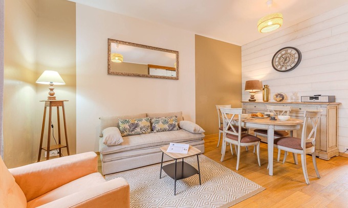 Quai de la Fosse Apartment | Ernest - appt calme, proche centre de nantes