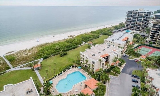 Sunset Beach House | Escape 2 Lands End Your Beachside Paradise on T.I.