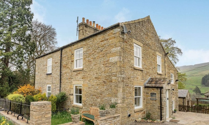 Low Eskcleth Cottage | Escape the hustle and bustle with a stay in this beautiful cottage, great walks, stunning scenery, p