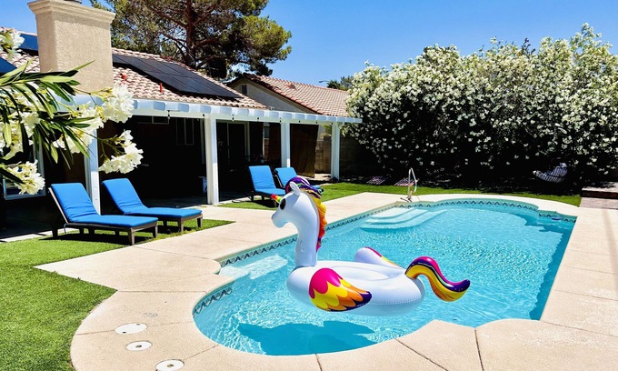 Las Vegas House | ESCAPE THE MADNESS with no better place to relax! NEW LUXURY SPA AND HUGE POOL!