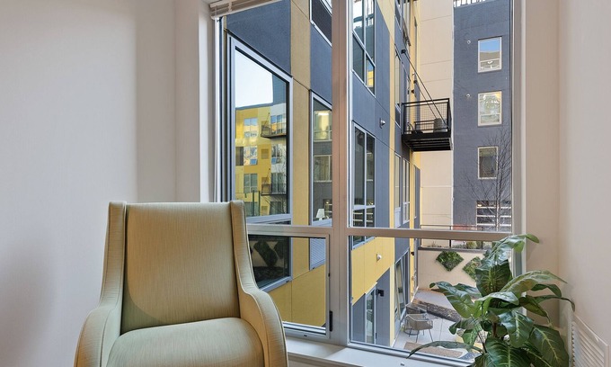Crossroads Arts District Condo | Escape the Ordinary and Stay in Our Exclusive Accommodation 326