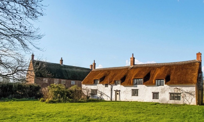 Ilton Cottage | Escape to a cosy six-bedroom holiday home in Ilton.