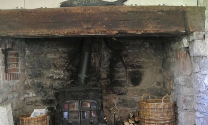 Wells Cottage | Escape to a lovely vineyard cottage near the Somerset Levels