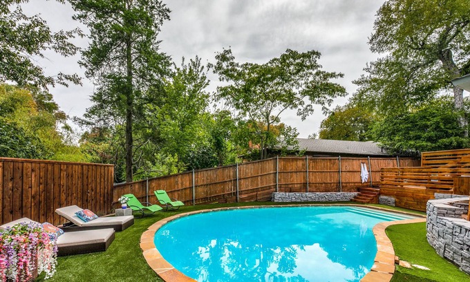 White Rock Hills House | Escape to a Private Oasis-near Downtown and White Rock Lake