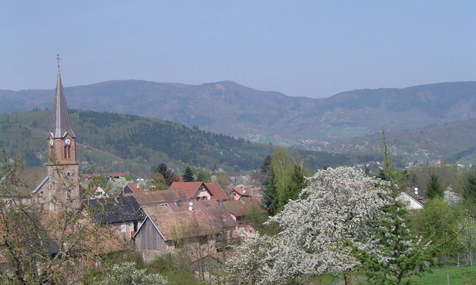 Neuve-Eglise House | Escape to a Romantic Hideaway & Remote Work Haven in the Mountains, pet friendly