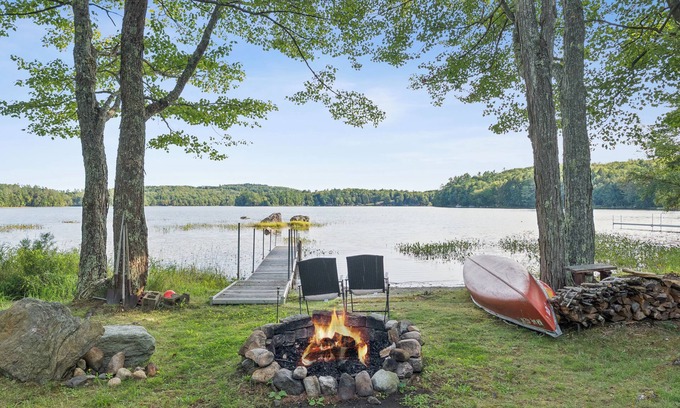 Livermore House | Escape to Cozy Cove - Waterfront Camp Round Pond