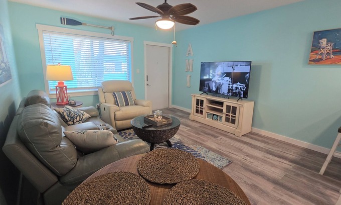 Bradenton Beach Condo | Escape to Paradise: Exquisite 2/1 Condo Steps to Bradenton Beach
