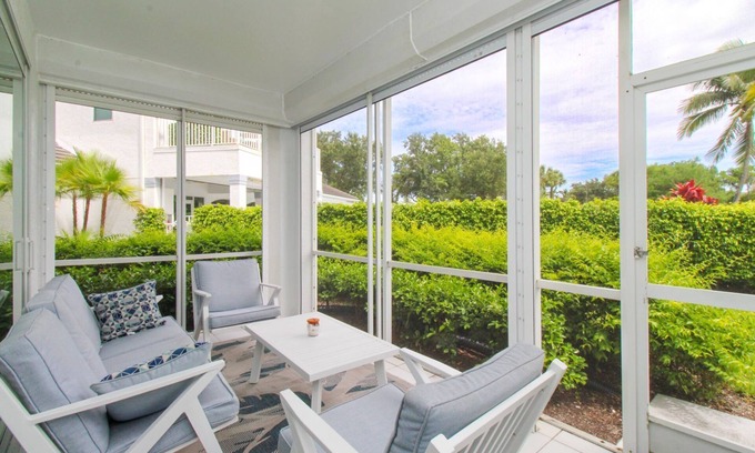 Naples Condo | ESCAPE TO PARADISE! 2 Bed + Den/2 Bath First-Floor SEASONAL Condo in The Strand