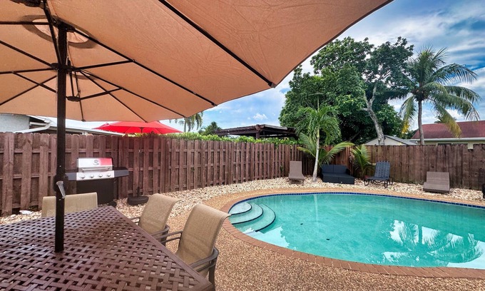 Lauderhill House | "Escape to paradise: Relax at Splendid Scapes with pool and game room"