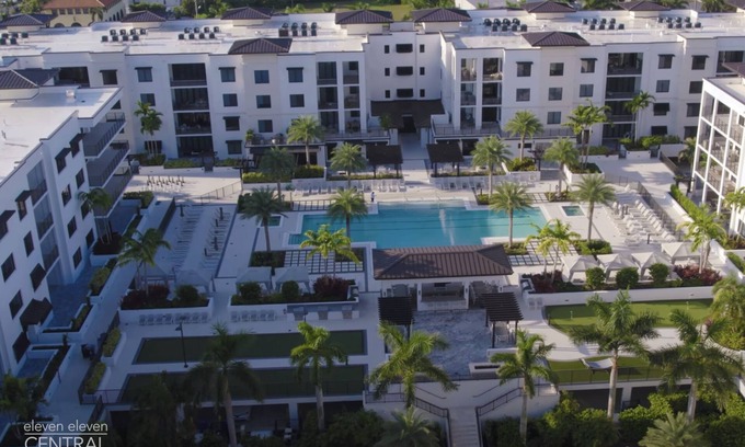 Old Naples Apartment | Escape to Paradise !