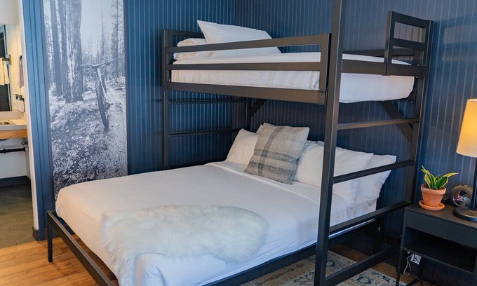 Winter Park Hotel | Escape to the Mountains: Relaxing Retreat with Double Queens + Twin Bunks