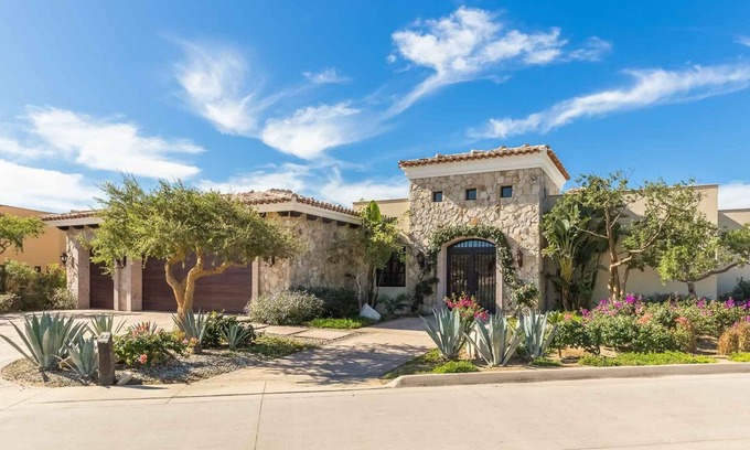 Los Cabos House | Escape to Your Perfect Getaway