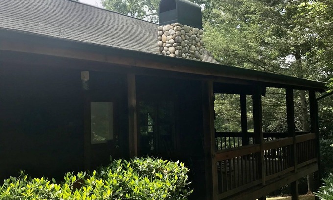 Gatlinburg - Pigeon Forge Cabin | Escape to Your Private Getaway at Tucked Away Cabin in Beautiful Sky Harbor!
