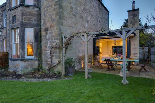 Eskbank House | Eskbank Terrace Spacious House