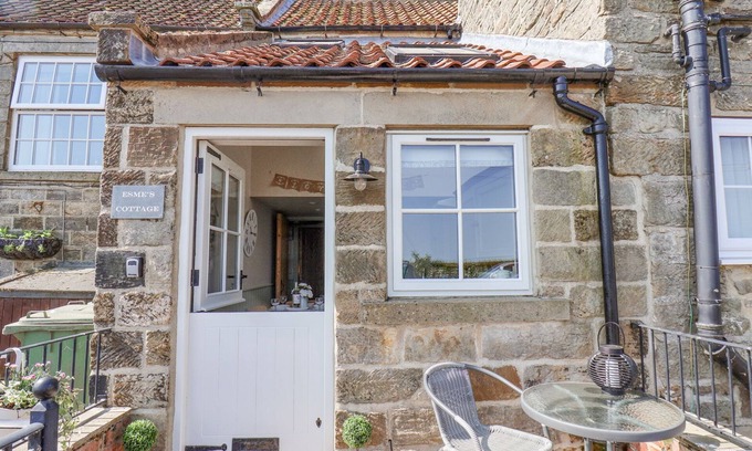 Briggswath Cottage | ESME'S COTTAGE, pet friendly, character holiday cottage in Whitby