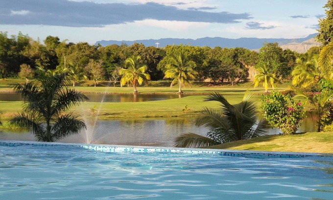 Girardot House | Espectacular Casa con Vista