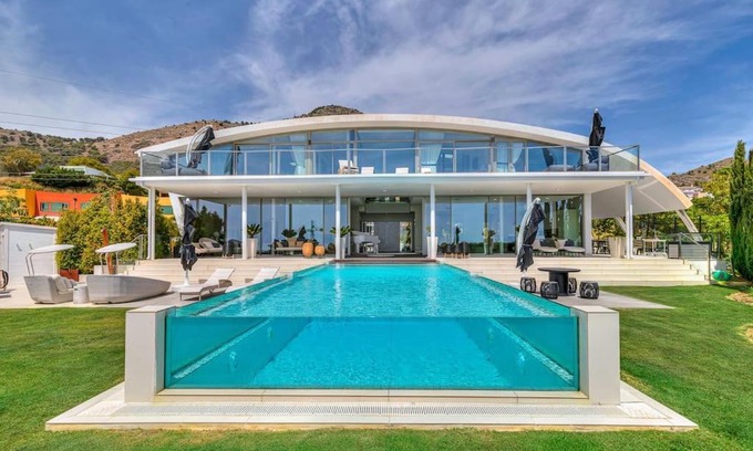 Benalmadena Villa | Espectacular Villa in Higueron