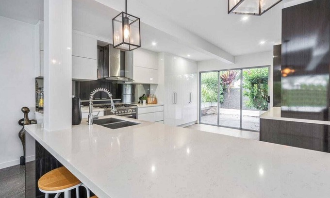 Broadbeach Waters Villa | Essence House - 4 Bedroom Holiday Home on the Water