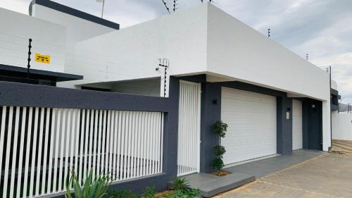 Windhoek Apartment | Essence Lifestyle Self-Catering Accommodation - Academia