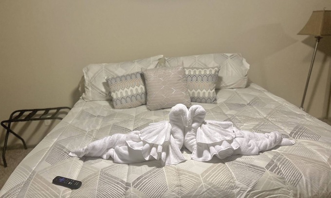 Augusta Apartment | Essentials, Medical District, Pool, Golf, Gym, Wifi, TVs, WasherDryer, Clean