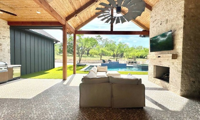 Fredericksburg House | Estate & Sunday House at The Sanctuary