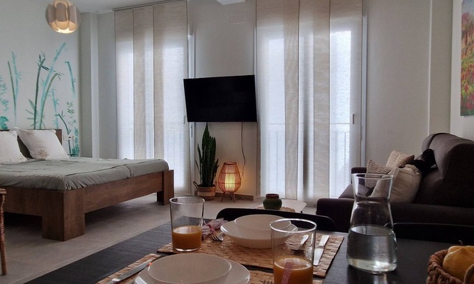 La Victoria Apartment | Estudio céntrico. Zona tranquila. Orientación SUR