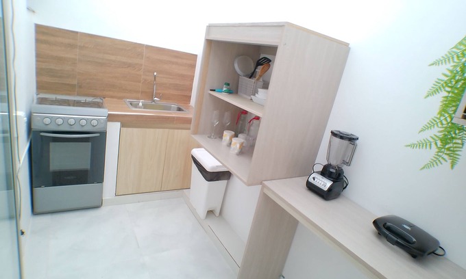 Barranquilla Apartment | Estudio moderno con cocina privada, ideal para vivir con comodidad.