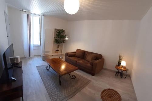 Bourg-Saint-Andeol House | Etage d'une agréable maison de ville