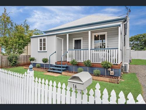 East Toowoomba House | Eton Cottage - Central Boutique Stay