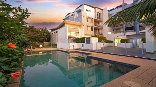 Ettalong Beach Apartment | Ettalong Beach - Poolside Luxury