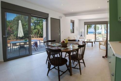 Agios Ioannis Apartment | Eucalyptus - Agios Ioannis Beachfront Apartment