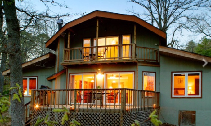 Eureka Springs House | Eureka Springs Gem!