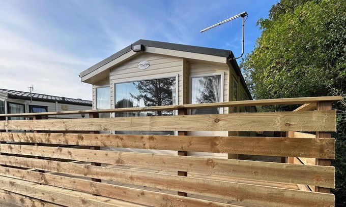 Newton Stewart Ski Chalet | Everglade Superior Chalet